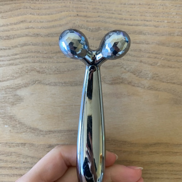 Facial Roller Massager 🤍 - Picture 3 of 5